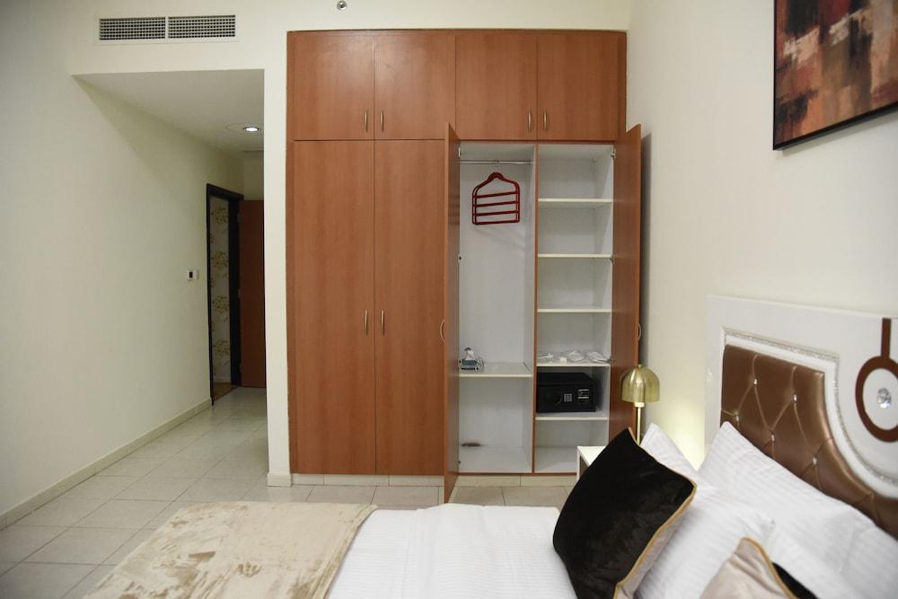 Luxury 4BR Apartment in Horizon Towers — 2
