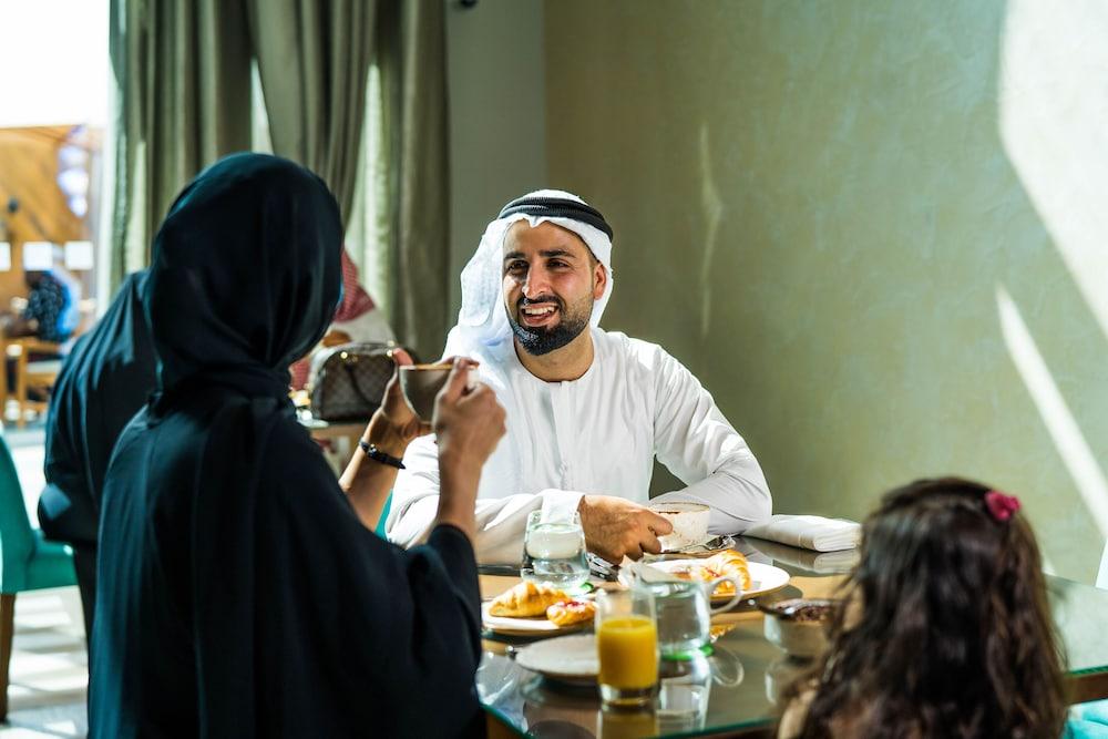 Holiday Inn Dubai Al-Maktoum Airport, an IHG Hotel — 7