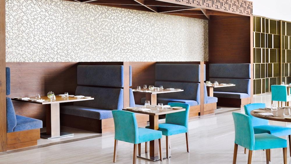 Holiday Inn Dubai Al-Maktoum Airport, an IHG Hotel — 9