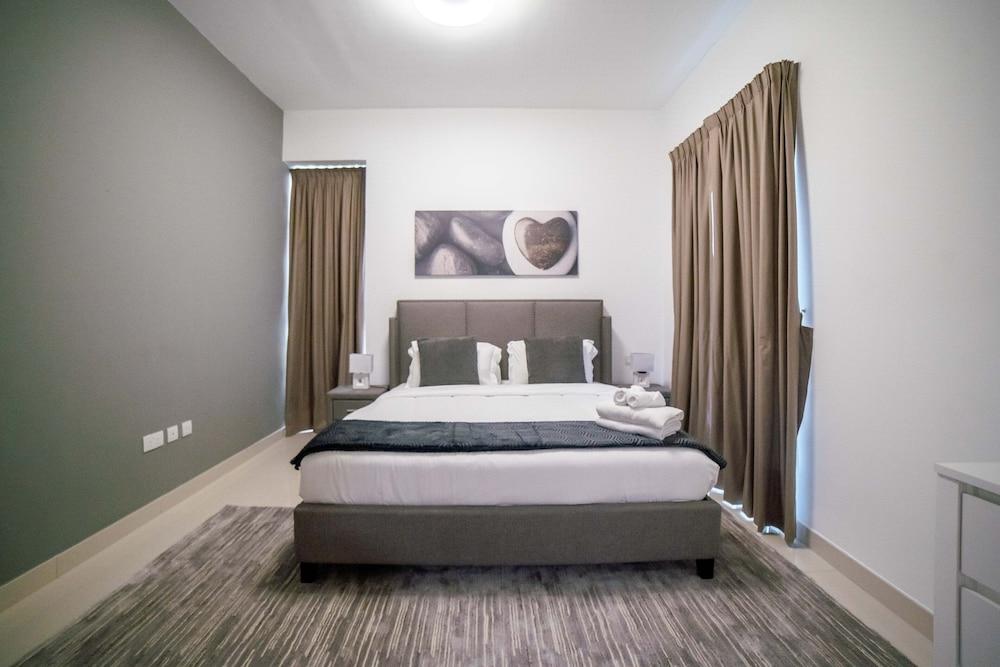 Luton Vacation Homes Continental Tower — 7