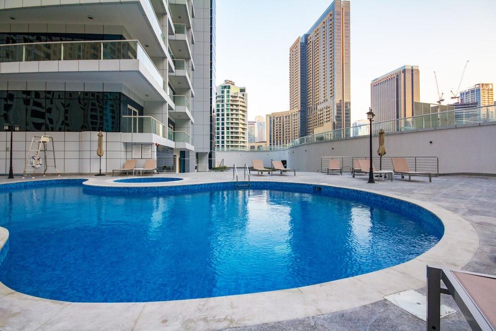 Luton Vacation Homes Continental Tower — 3