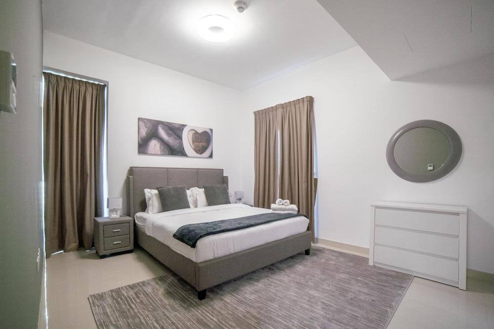 Luton Vacation Homes Continental Tower — 2