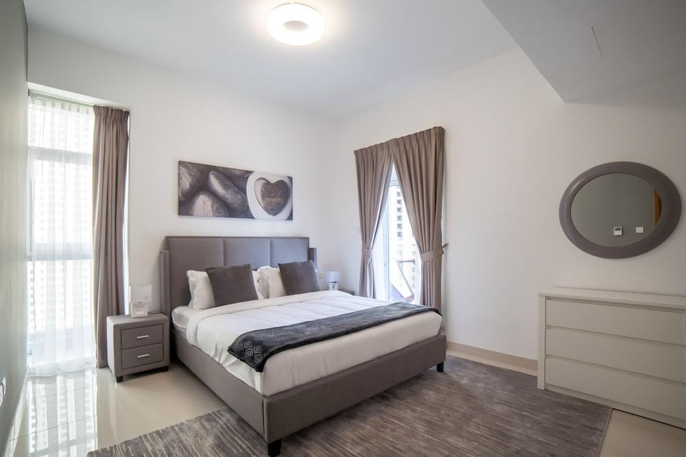 Luton Vacation Homes Continental Tower — 10