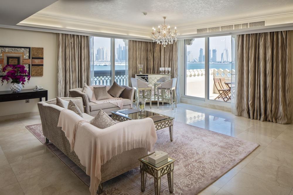 Luton Vacation Homes Grandeur Residence — 1