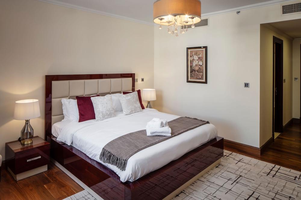 Luton Vacation Homes Grandeur Residence — 7
