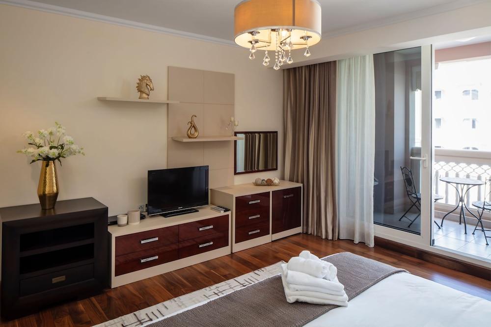 Luton Vacation Homes Grandeur Residence — 9