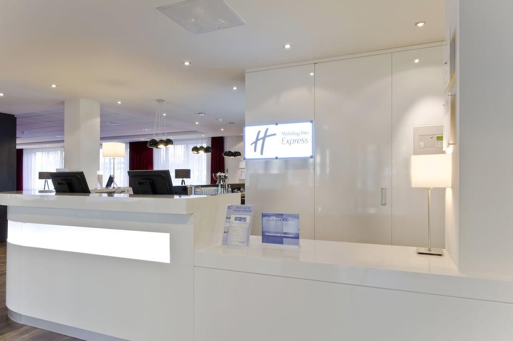 Holiday Inn Express Amsterdam - Schiphol, an IHG Hotel — 2