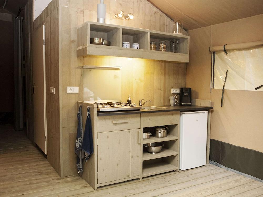 Comfortably Furnished Tent Lodge with Stove near Veluwe — 10
