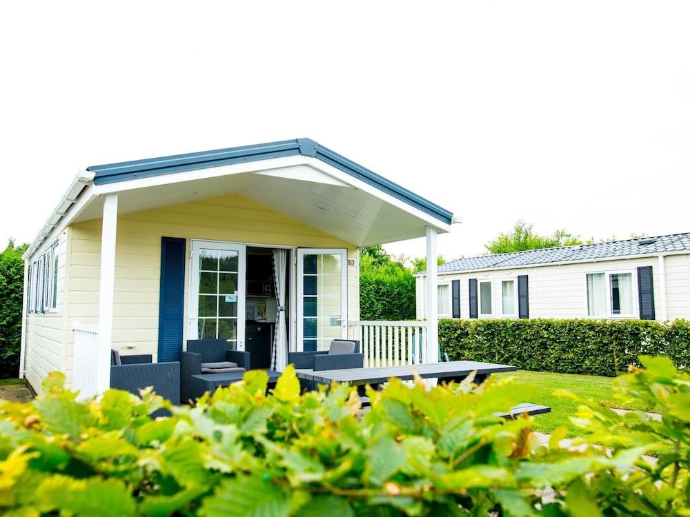Chalet With Veranda Near Drunense Dunes