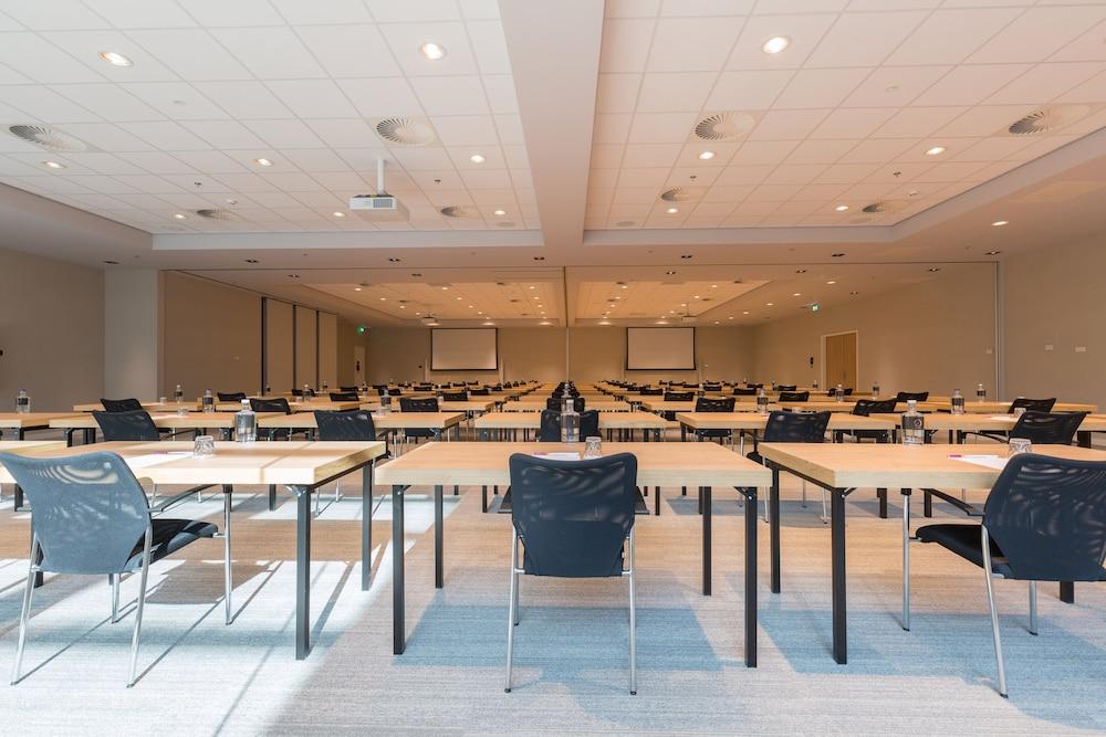 Crowne Plaza Utrecht - Central Station, an IHG Hotel — 2