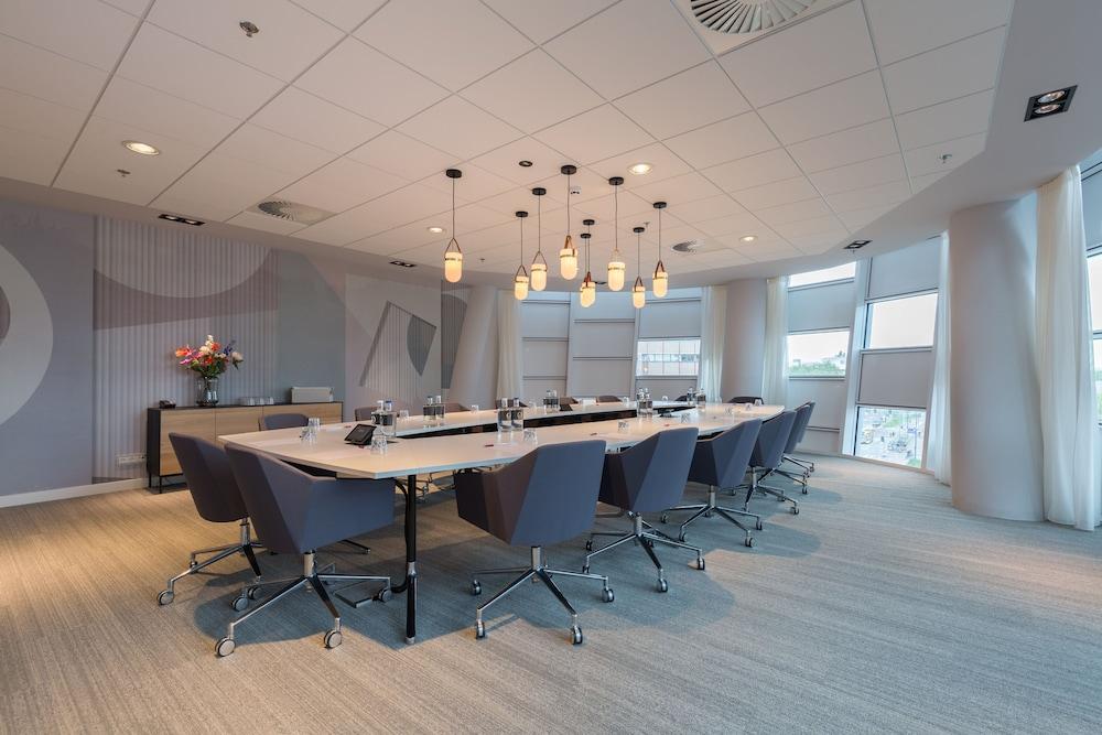 Crowne Plaza Utrecht - Central Station, an IHG Hotel — 8