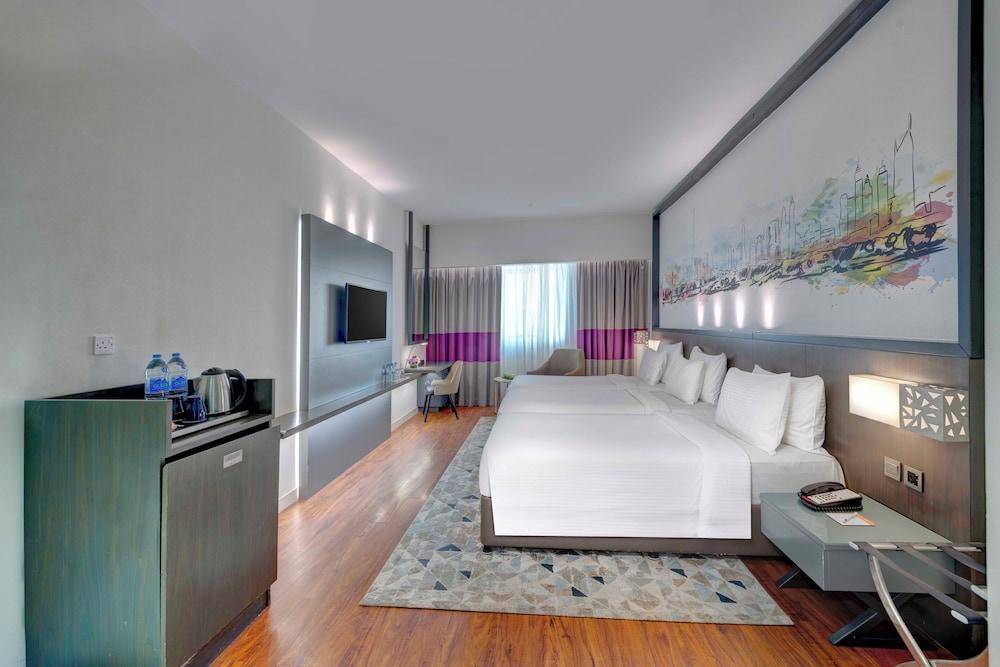 Howard Johnson Plaza By Wyndham Dubai Deira — 1