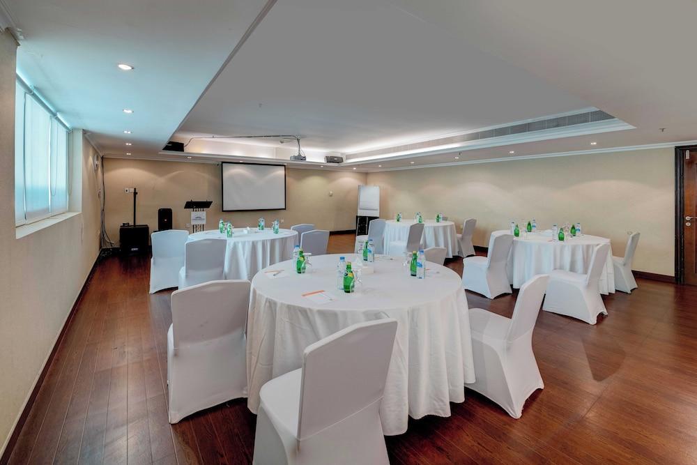 Howard Johnson Plaza By Wyndham Dubai Deira — 10