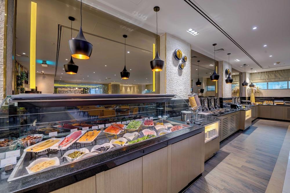 Howard Johnson Plaza By Wyndham Dubai Deira — 8