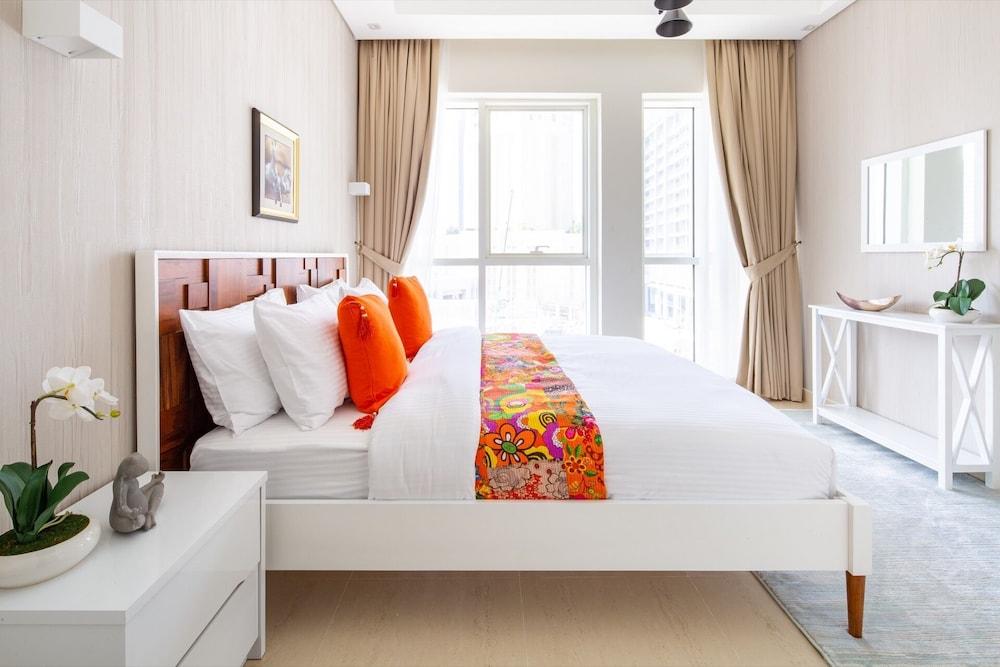 Impressive 2BR Loft W/ Study In Downtown Dubai — 10