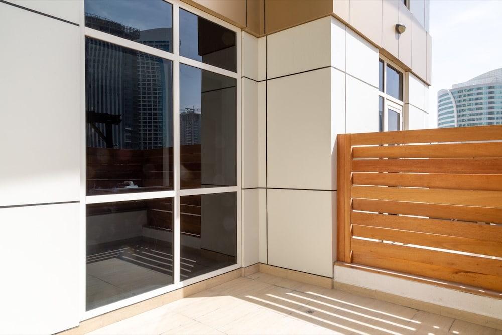 Impressive 2BR Loft W/ Study In Downtown Dubai — 8