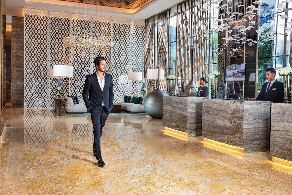 Al Jaddaf Rotana Suite Hotel — 2