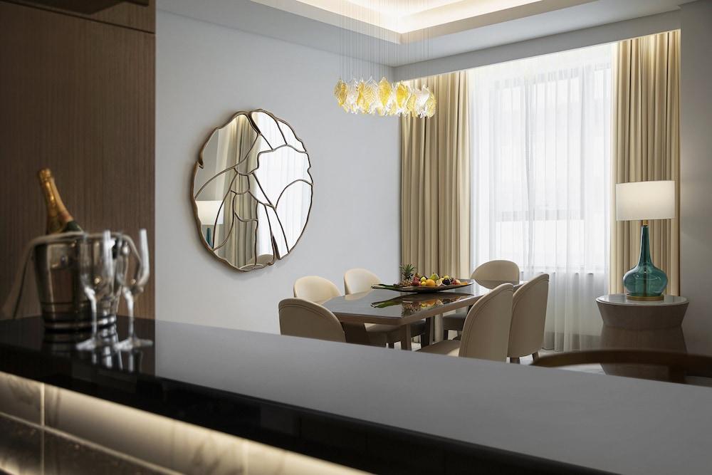 Al Jaddaf Rotana Suite Hotel — 3