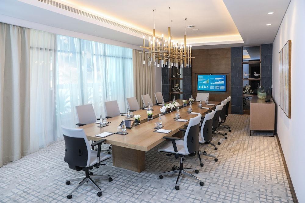 Al Jaddaf Rotana Suite Hotel — 9