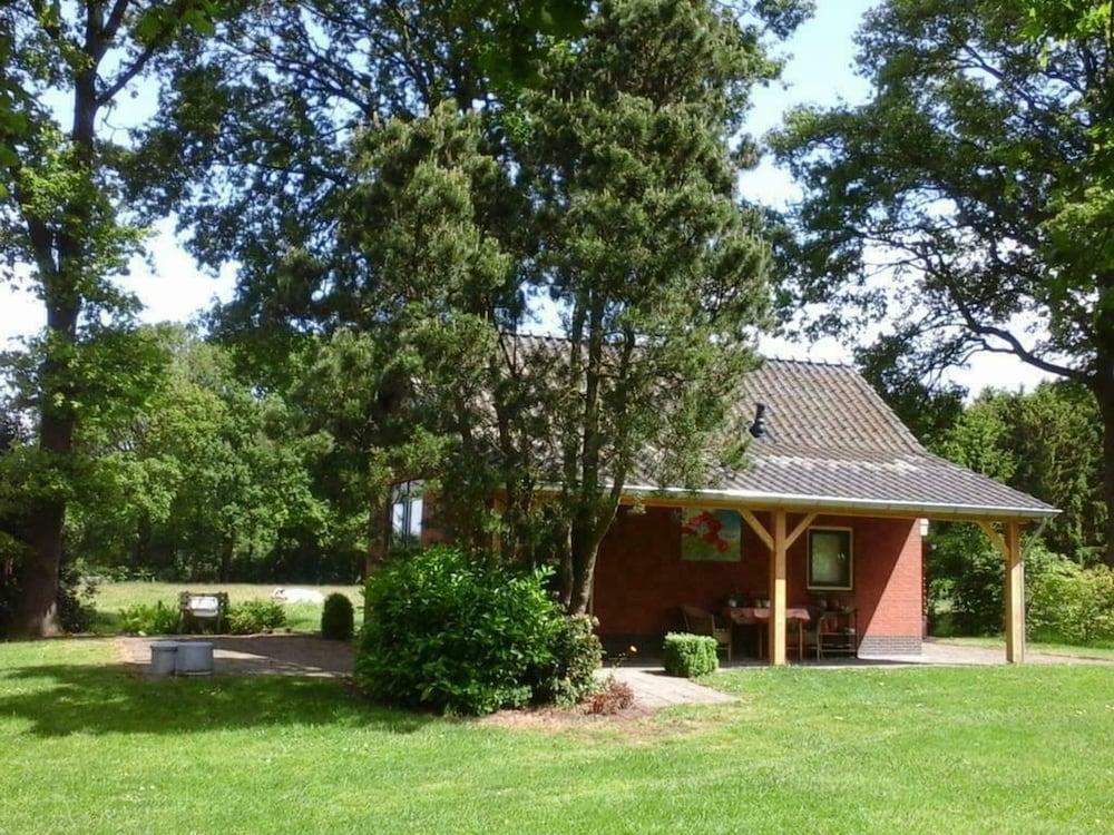 Holiday Cottage in Schijf With a Fenced Garden