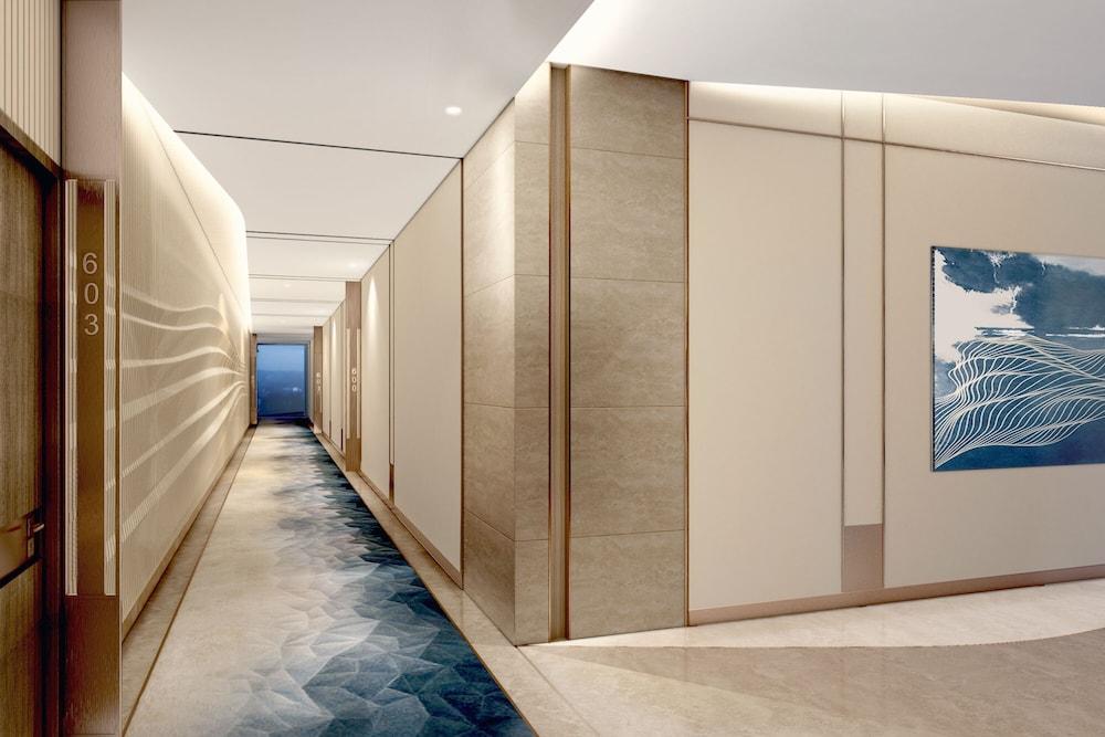 Avani + Palm View Dubai Hotel & Suites — 5