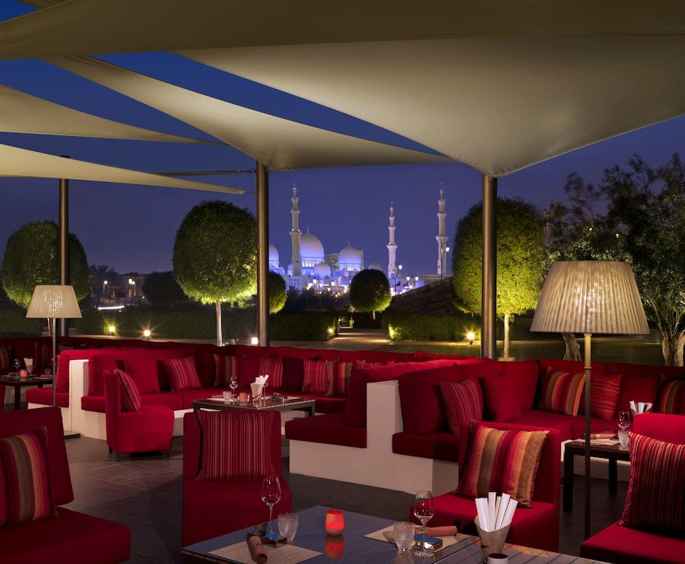 The Ritz-Carlton Abu Dhabi, Grand Canal — 7