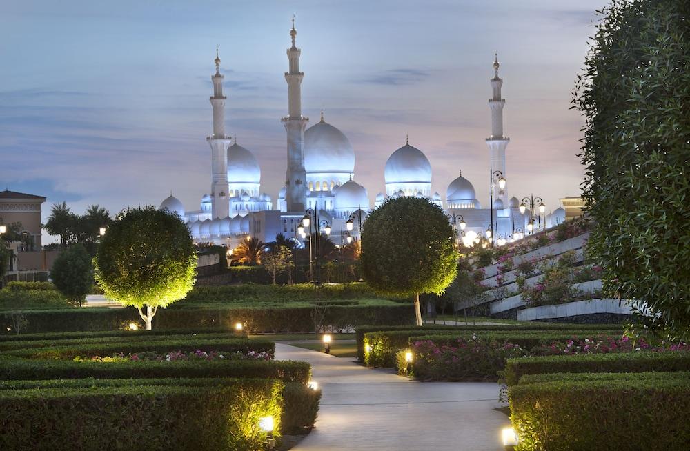 The Ritz-Carlton Abu Dhabi, Grand Canal — 9