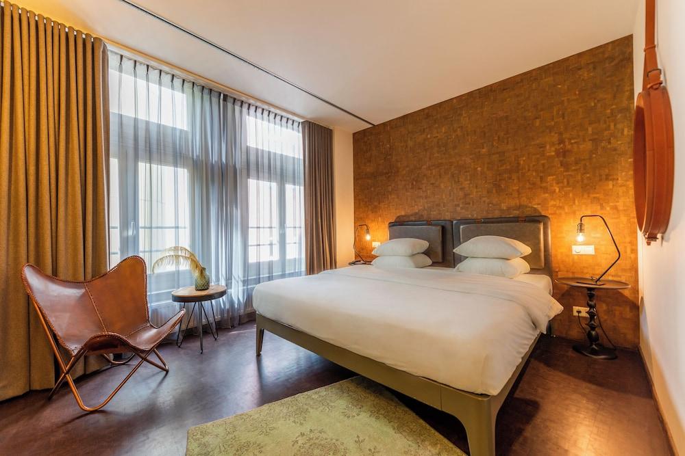 Hotel V Nesplein — 10