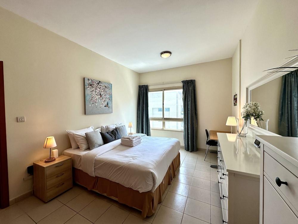 Lux BnB I Turia Tower I Lake & Garden View — 6