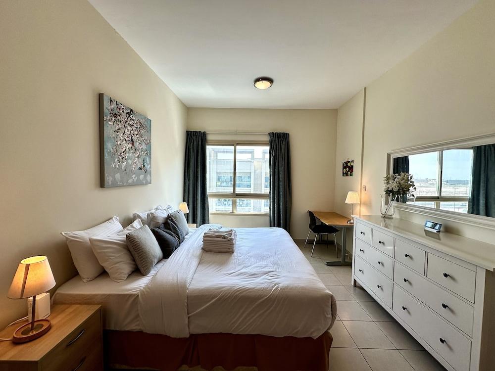 Lux BnB I Turia Tower I Lake & Garden View — 1