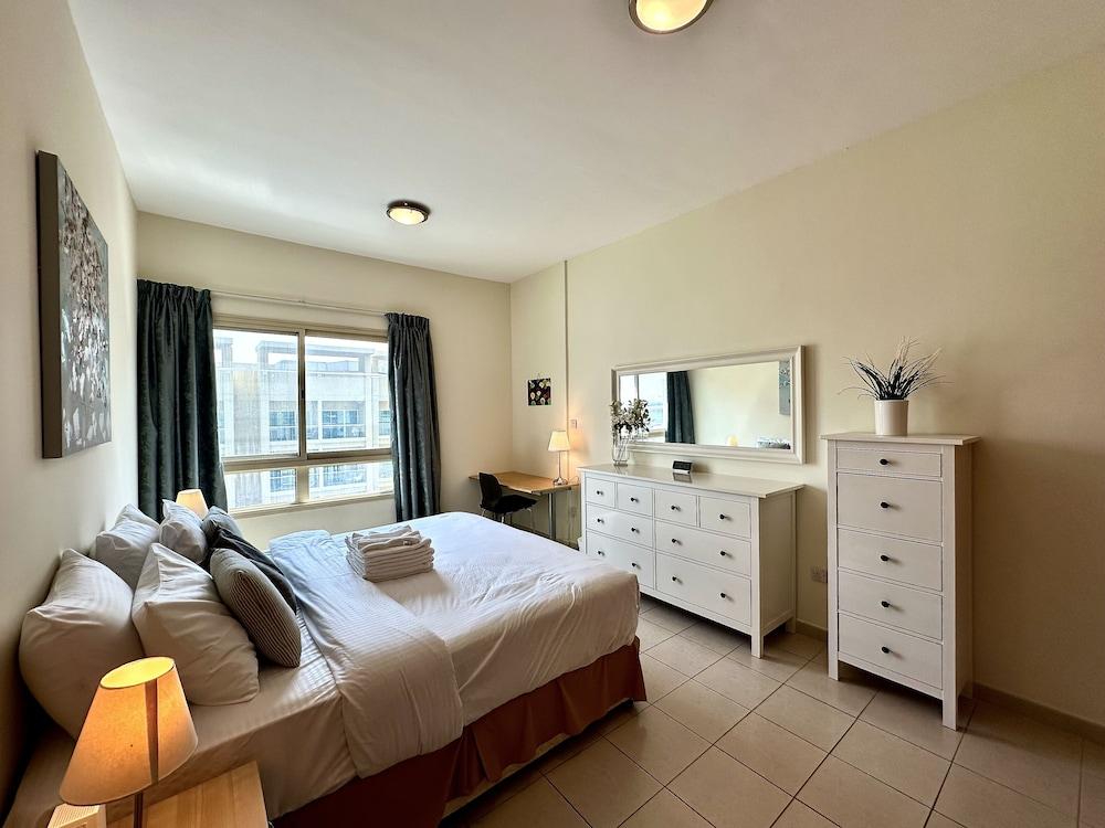 Lux BnB I Turia Tower I Lake & Garden View — 5