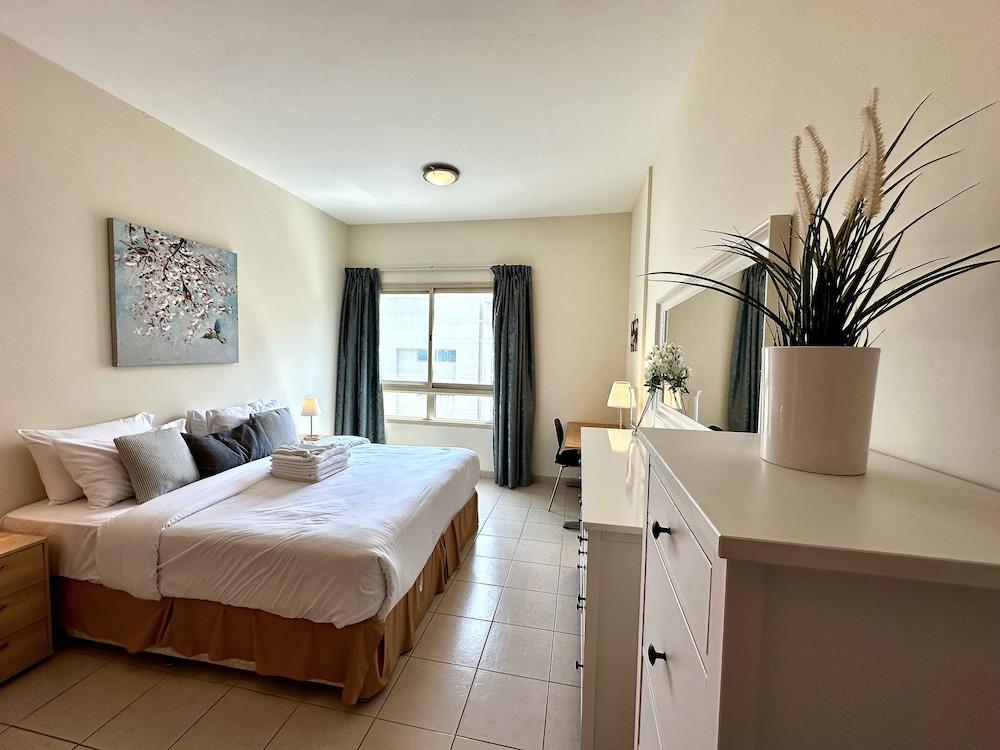 Lux BnB I Turia Tower I Lake & Garden View — 10