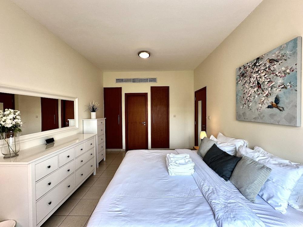 Lux BnB I Turia Tower I Lake & Garden View — 8