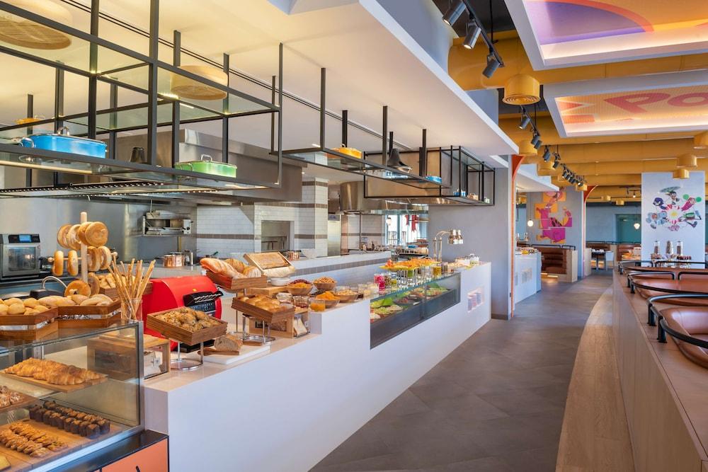 The WB Abu Dhabi, Curio Collection by Hilton — 9