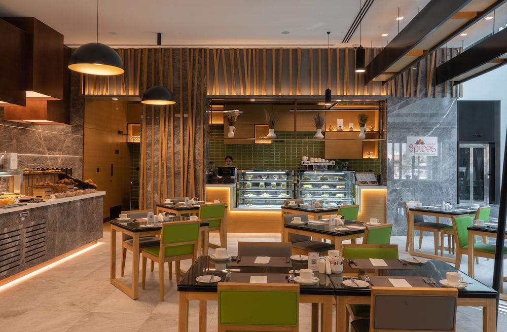 Al Khoory Courtyard Hotel — 6
