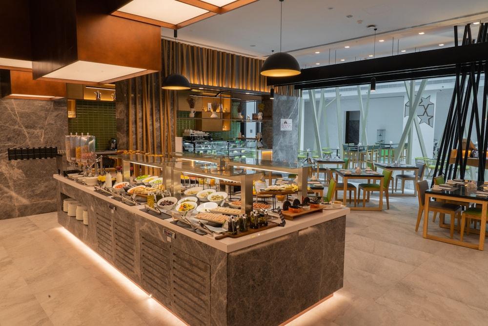 Al Khoory Courtyard Hotel — 7