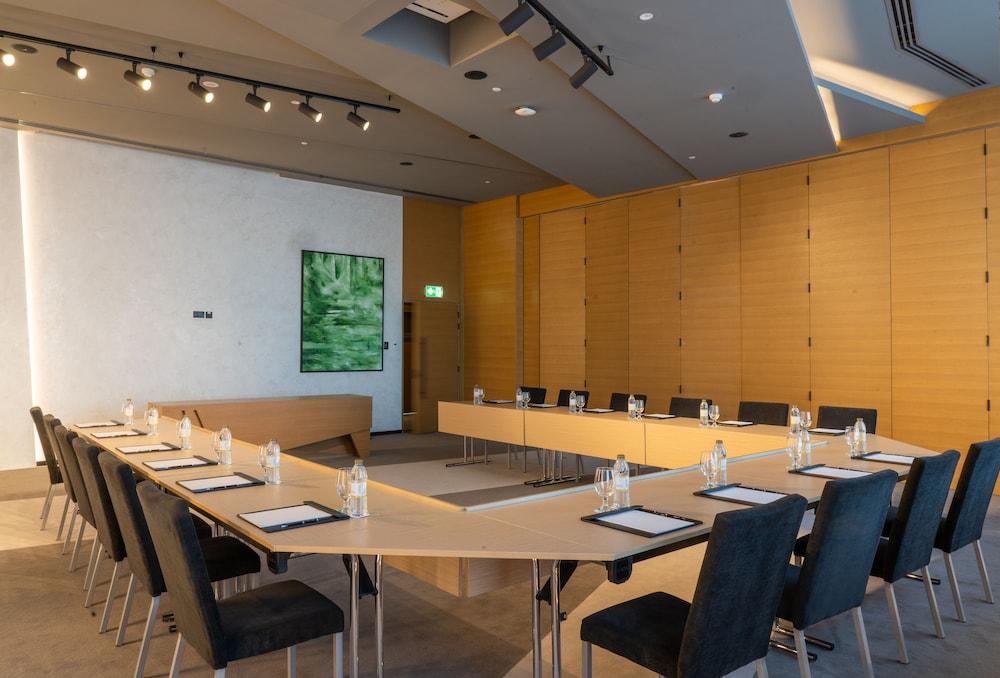 Al Khoory Courtyard Hotel — 8