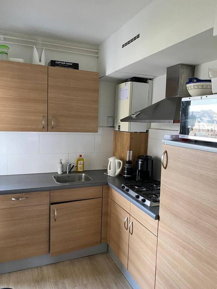 Charming 2-bed Apartment inc Balcony in Maastricht — 8