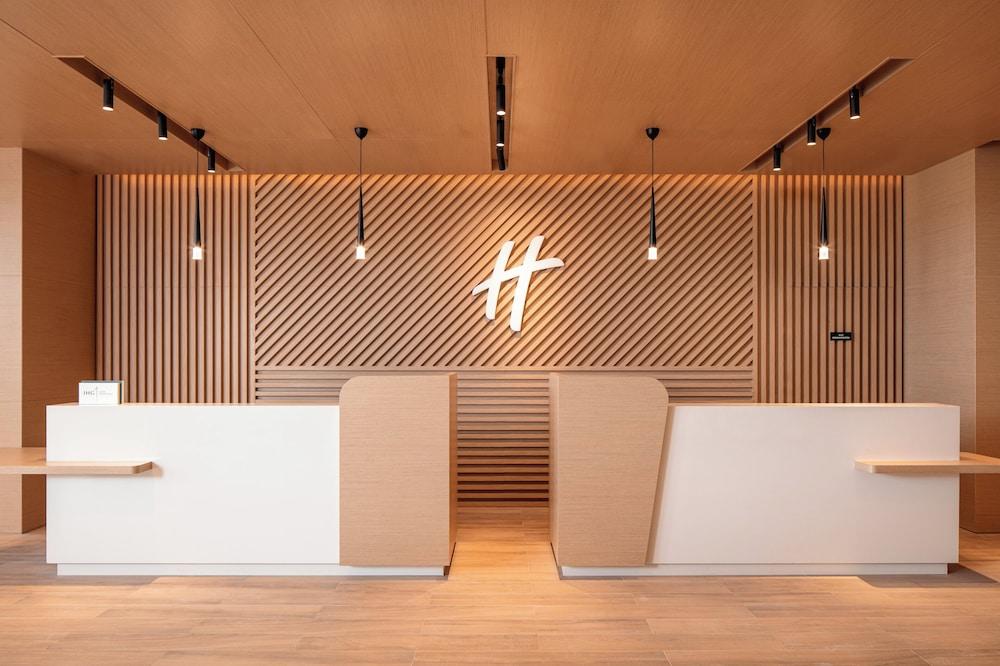 Holiday Inn Hotel & Suites Dubai Science Park, an IHG Hotel — 9