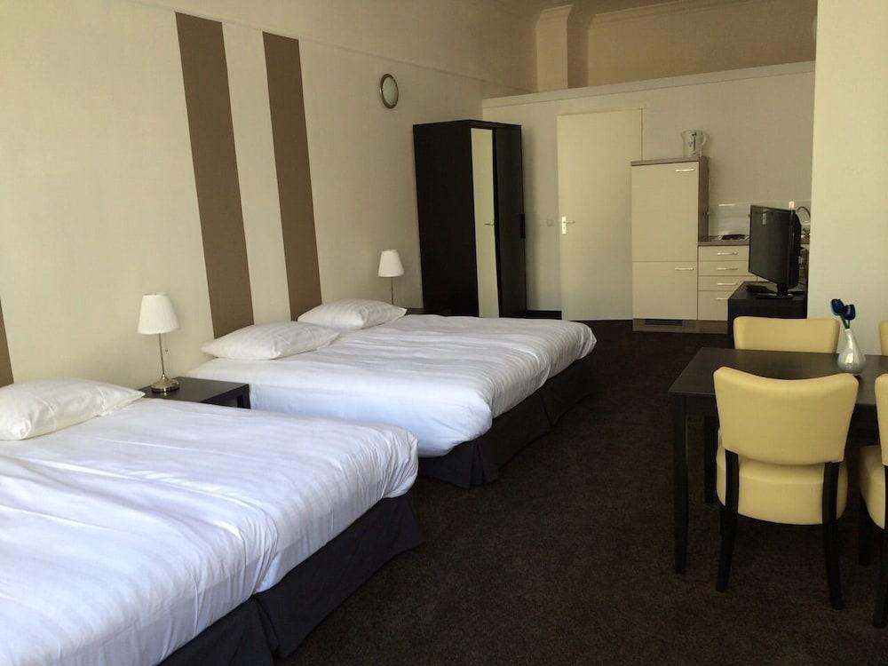 Hotel Royal Bridges — 1