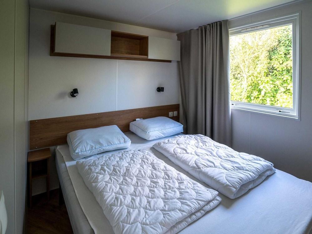 Ocean Dreams Chalet in Oostkapelle With Pool — 7