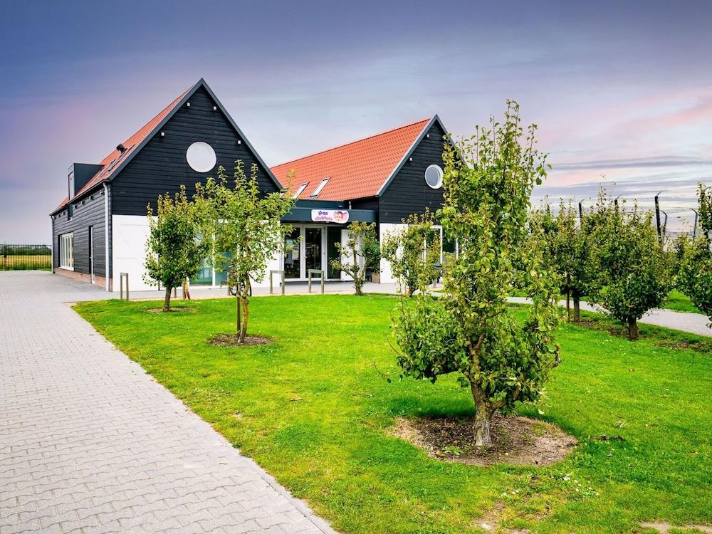 Ocean Dreams Chalet in Oostkapelle With Pool — 6