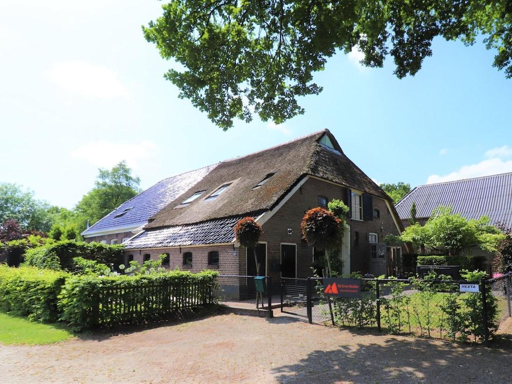 Modern Saxon Farmhouse in Dalerveen Village — 1
