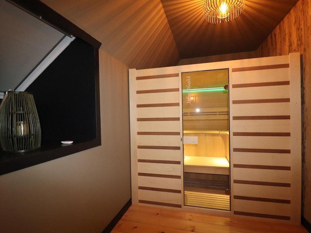 Modern Saxon Farmhouse in Dalerveen Village — 4