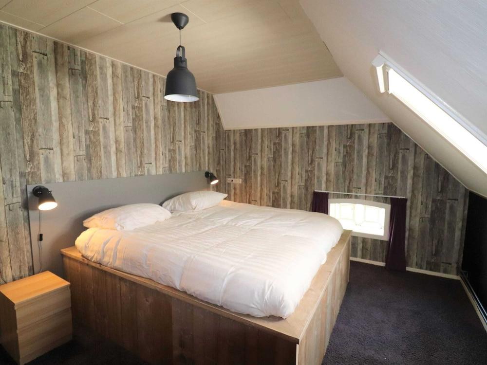 Modern Saxon Farmhouse in Dalerveen Village — 9