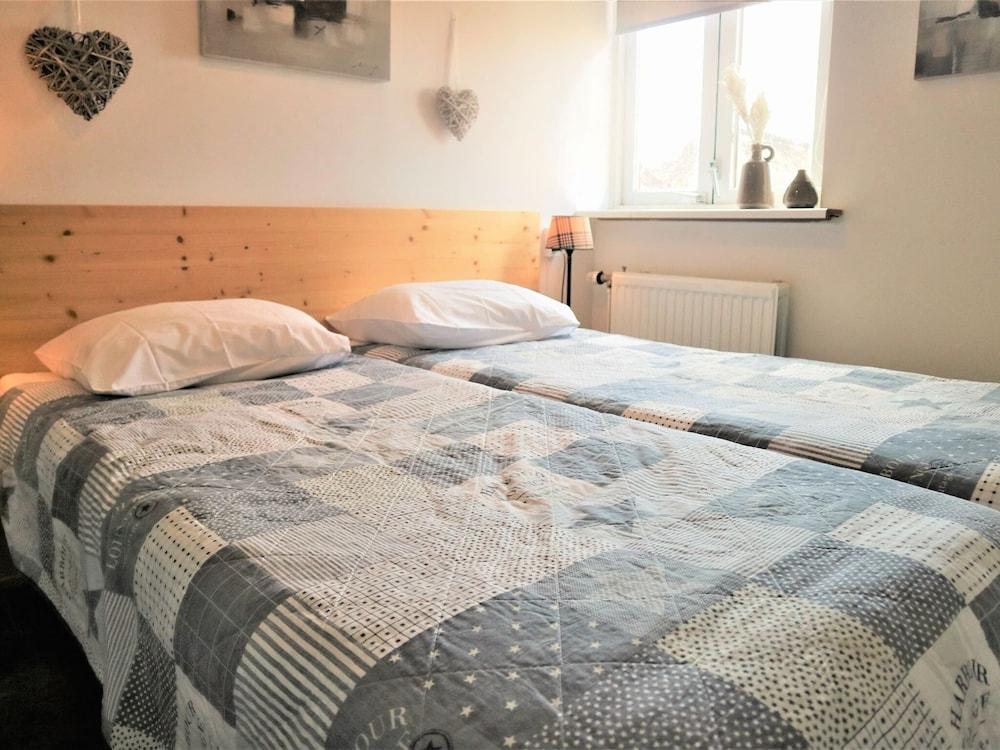 Beautiful Apartment in Giethoorn With Canoe and Parking — 9