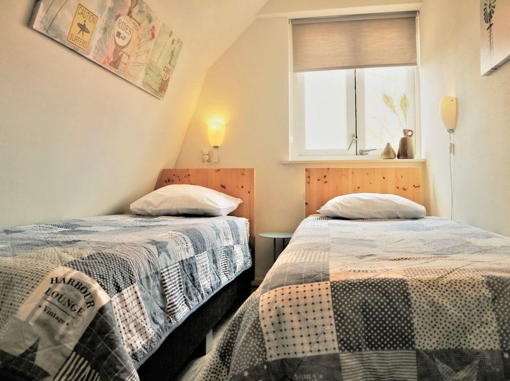 Beautiful Apartment in Giethoorn With Canoe and Parking — 7