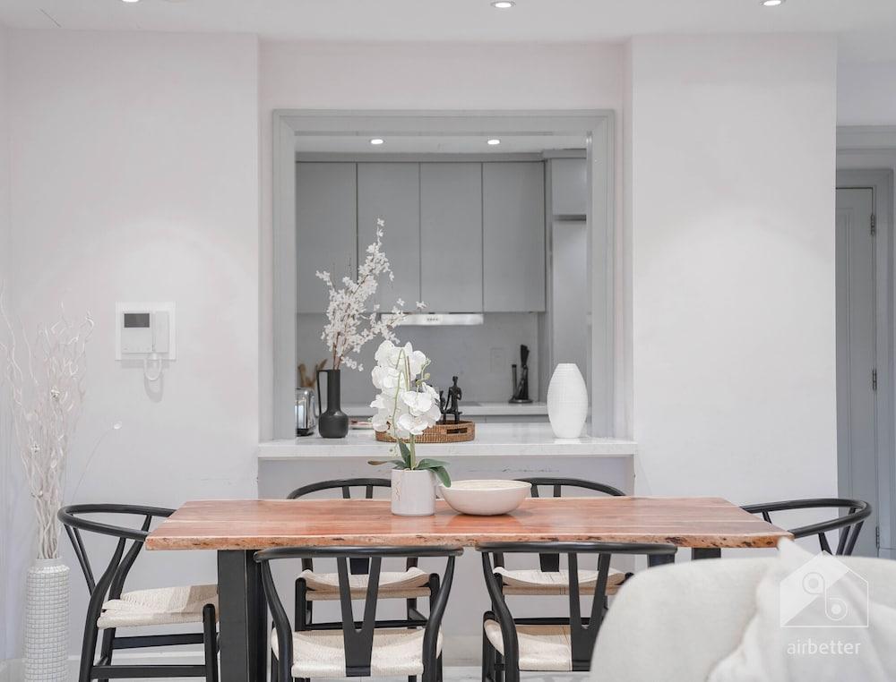 Luxurious Apartment With Iconic Burj View — 5