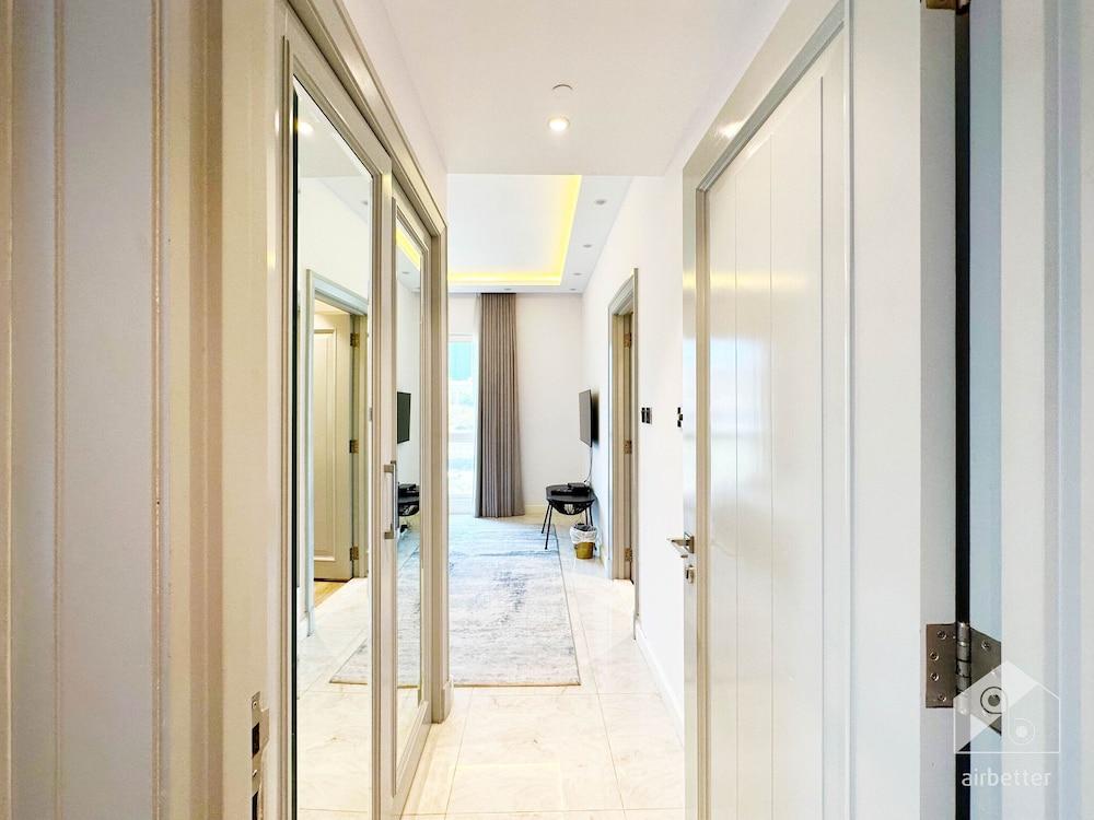 Luxurious Apartment With Iconic Burj View — 2