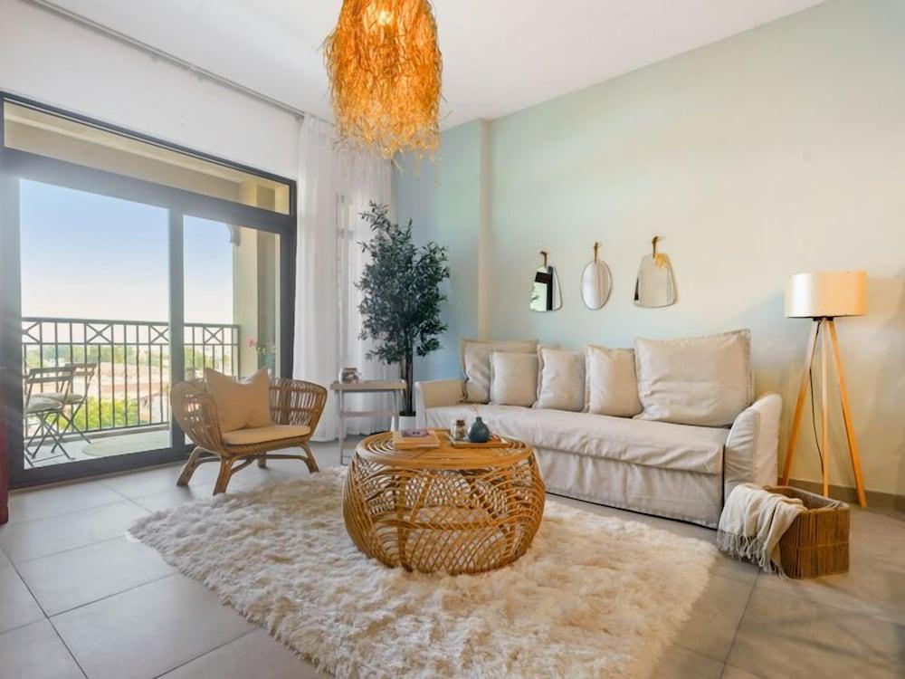 Iconic Views Apt With Balcony Close to the Beach